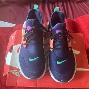 Nike React Presto big kids size 7